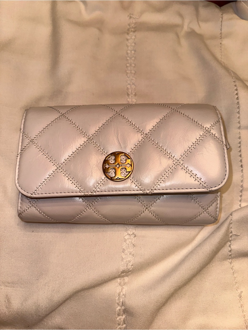Quilted Leather Wallet Clutch in Light Beige with Gold Emblem